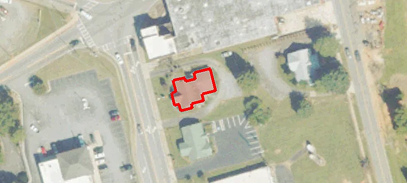 592 Main St