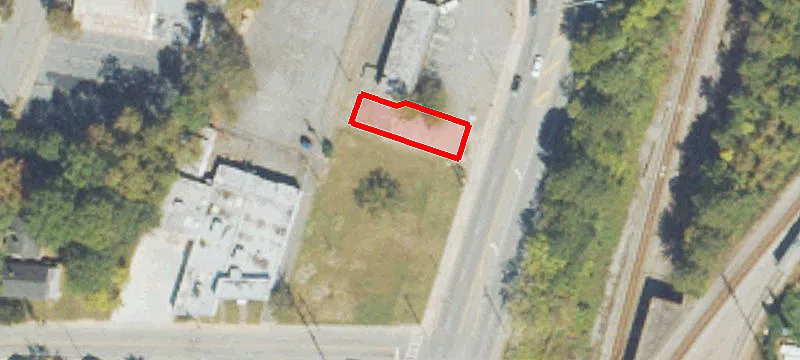2589 Main St