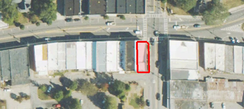 105 College St