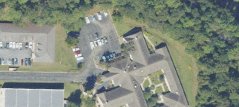 2022 Pinetree Blvd