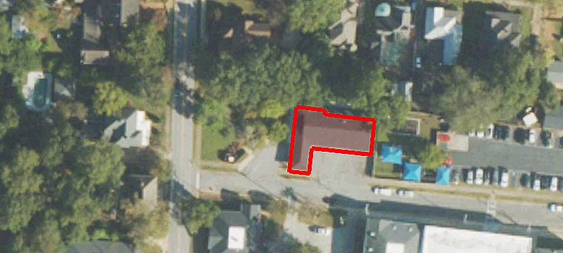27 College St