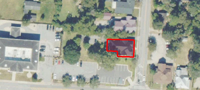 121 College St