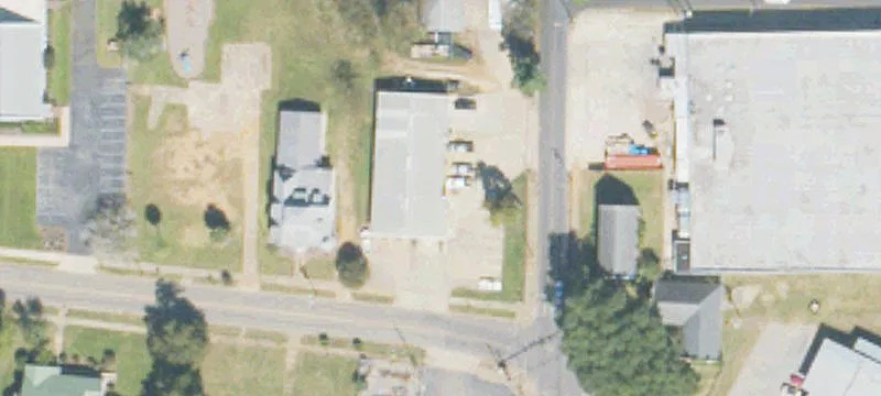 471 College St
