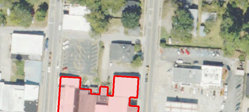 41 College St