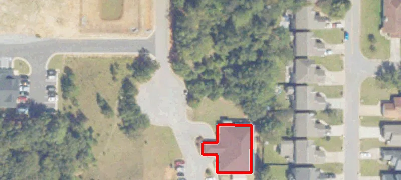 221 Everett Sq