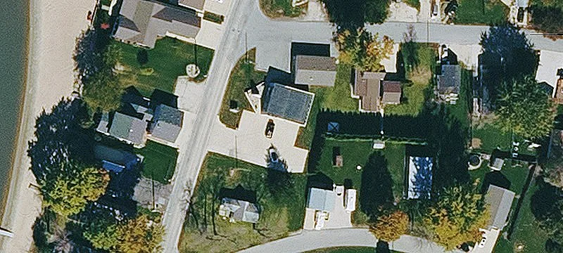 203 Lakeshore Dr