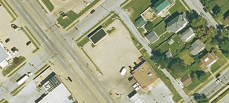 1325 Main St