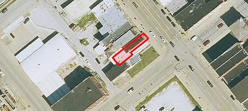 706 Main St
