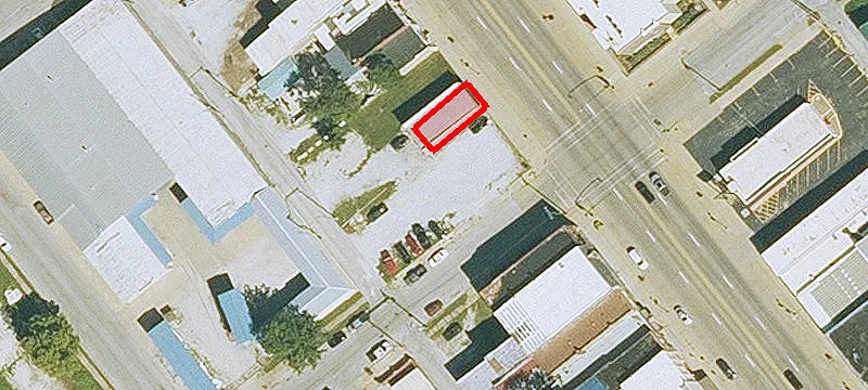 902 Main St