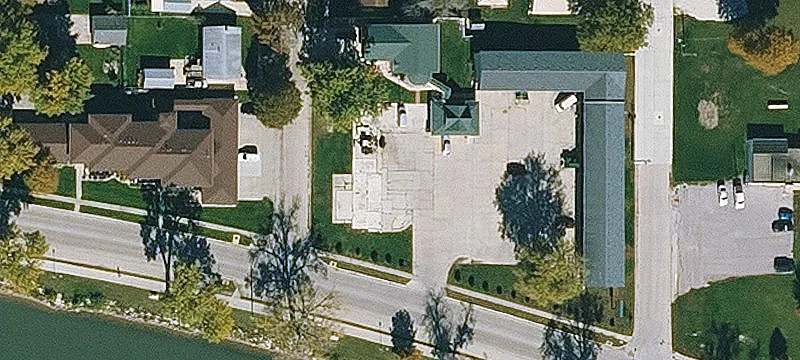 1015 Lakeshore Dr