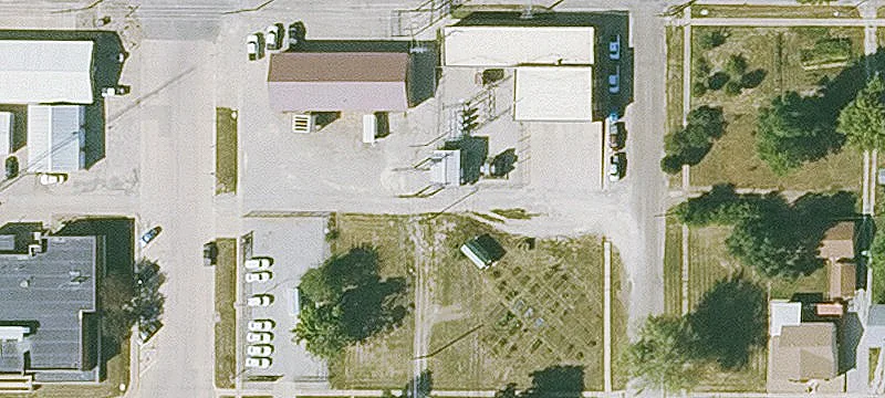 206214 2nd E St