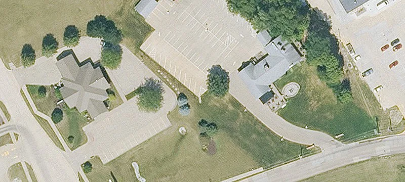 Le Claire, IA 52753