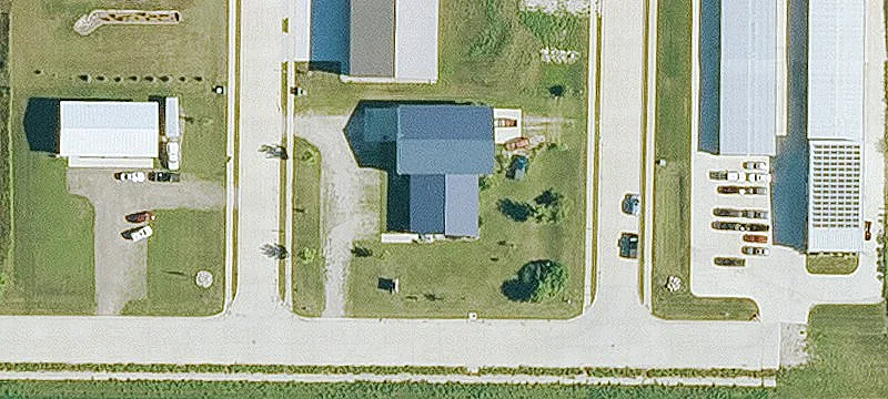 3735 Aurora Ave