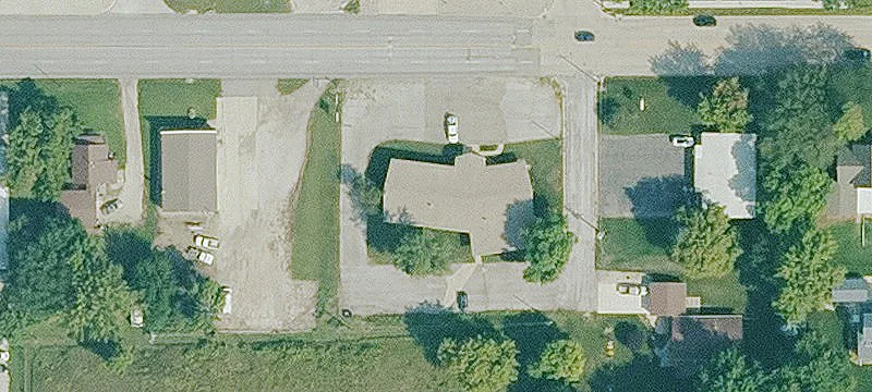 3002 Main St