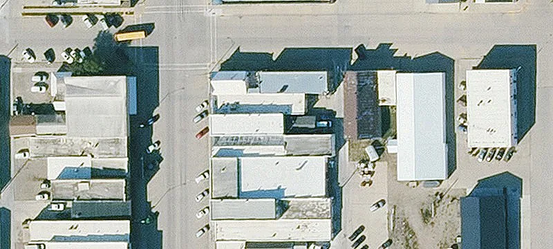 1438 Main St