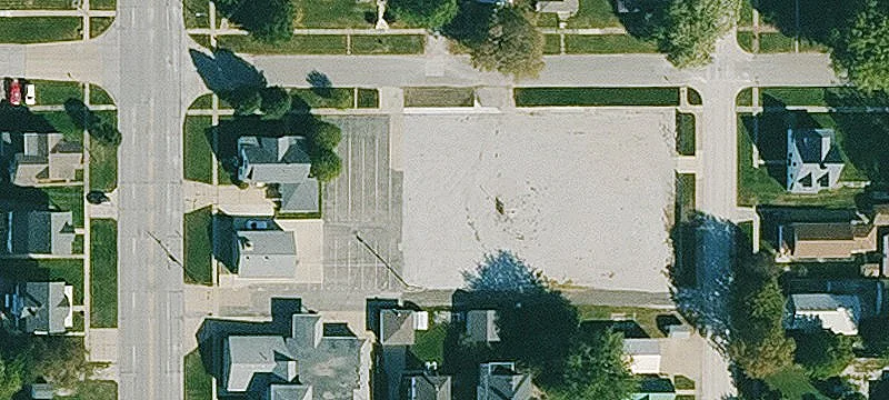 806 Mls St