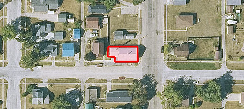 208 2nd E St
