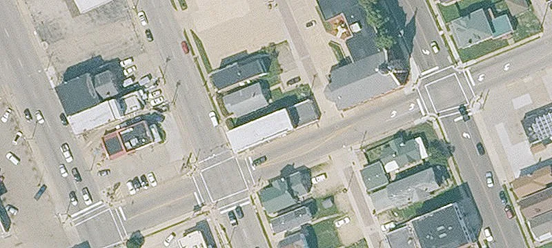 2002 White St