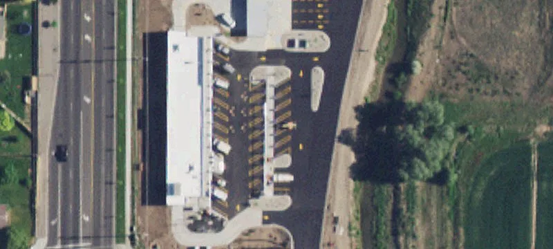 325 25th E