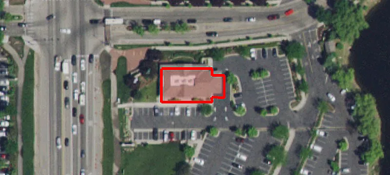 47 Riverside Dr