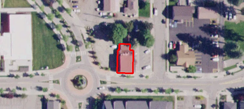 705 Riv Ave