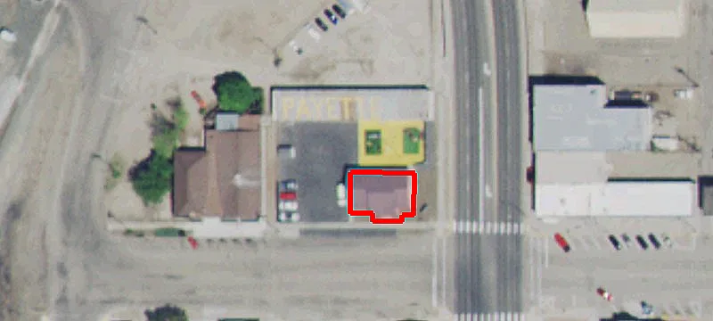 687 Ctr Ave