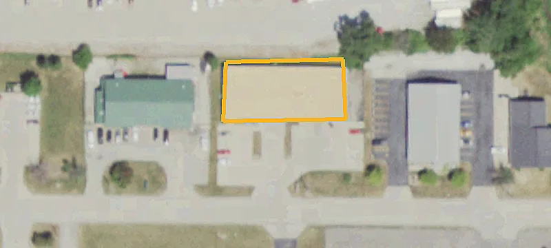 1621 Chanute Rd