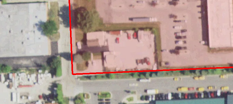 957 Riverside Dr