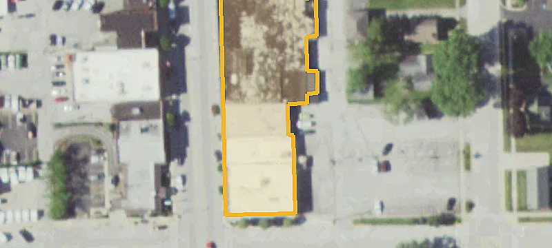 1375 Main St