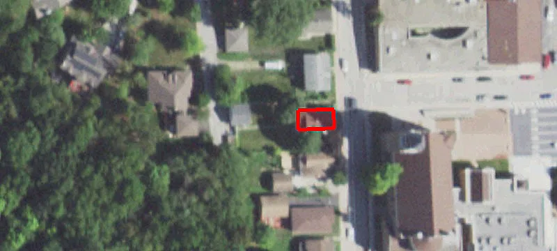 600 Czacki St