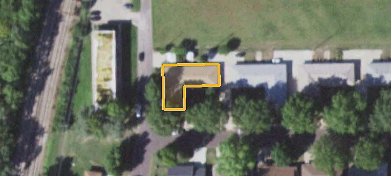 301 Lakeside Ave