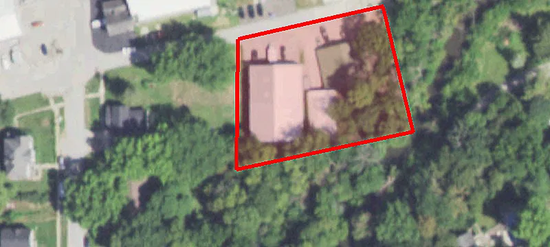 140 Woodlawn Ave