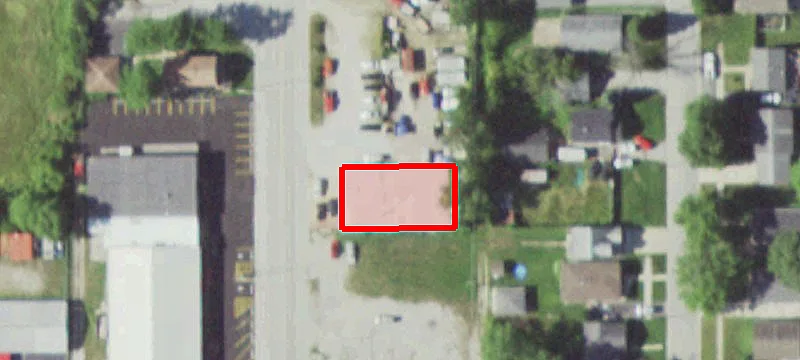 3235 Un Ave
