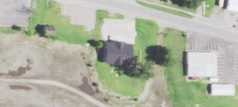 1435 Main St