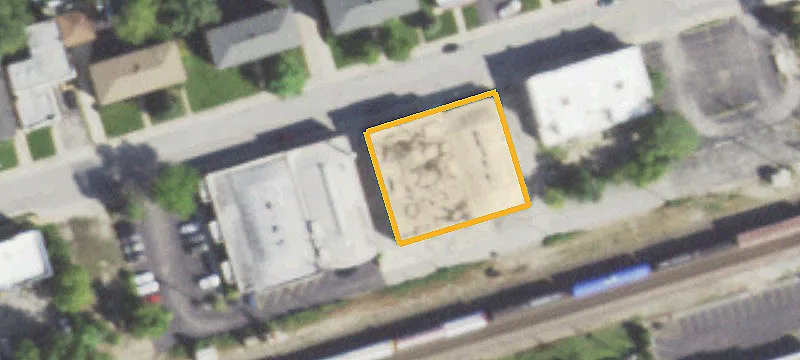 353 Riverside St