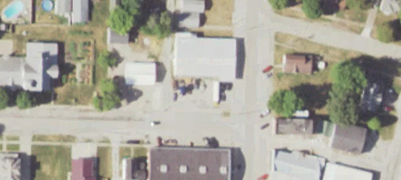 3rd Ave At N Division St