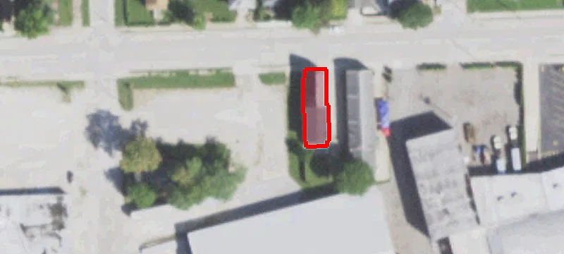 712 Moen Ave