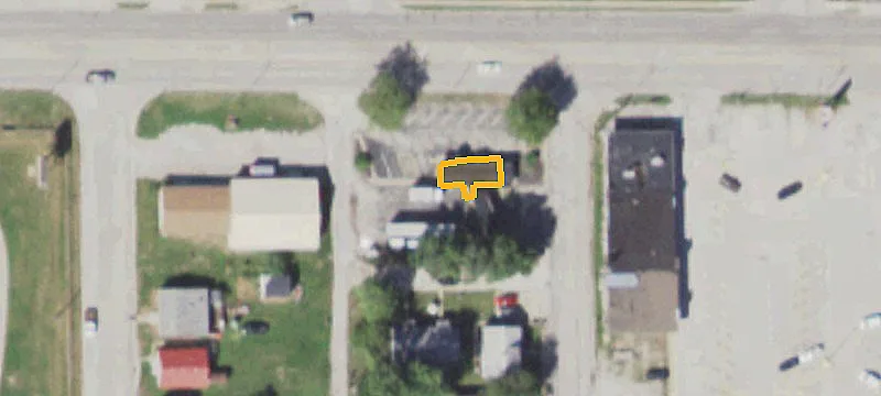 909 Woodlawn Rd