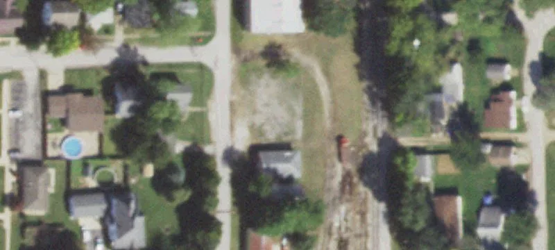 Ee Julia St At N Railroad St St