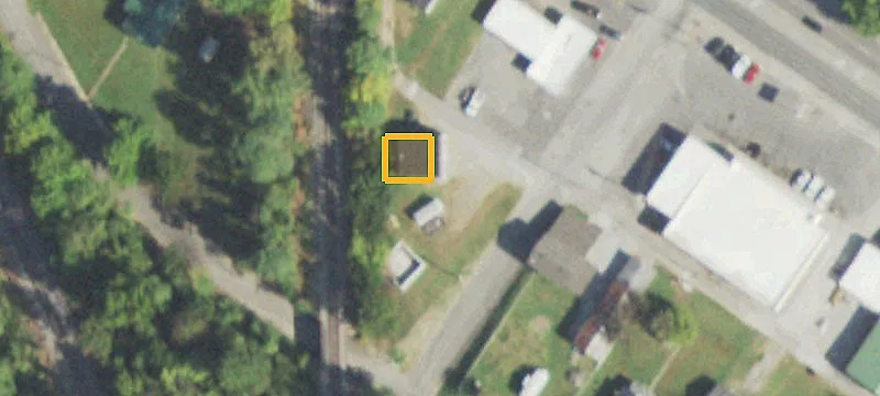 911 Leonard St
