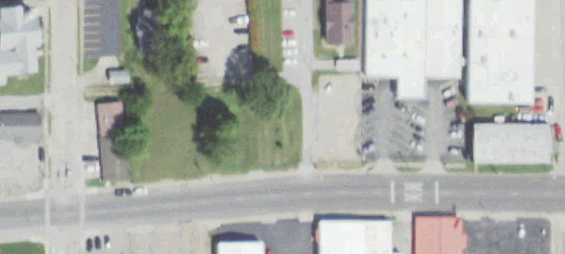 320 Broadway St