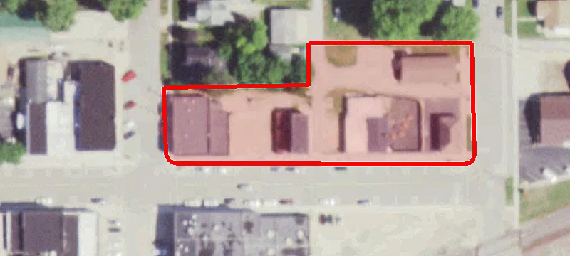 906 Main St