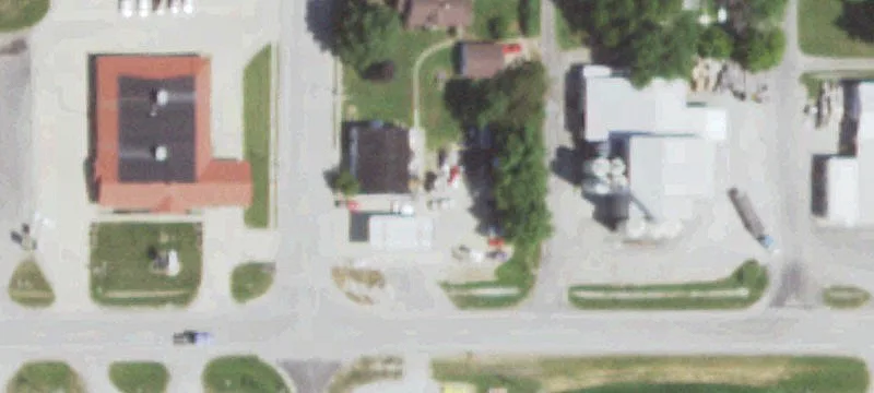 100 4th St