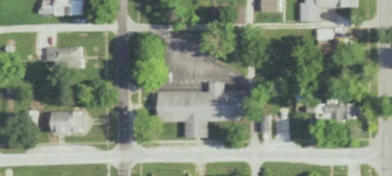 712 College St