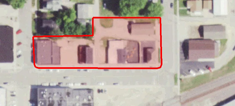 912 Main St