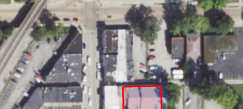 1095 Main St