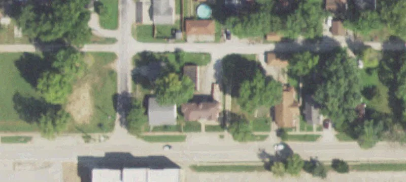 910 2nd St