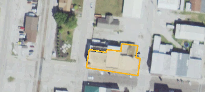 106 Oak St