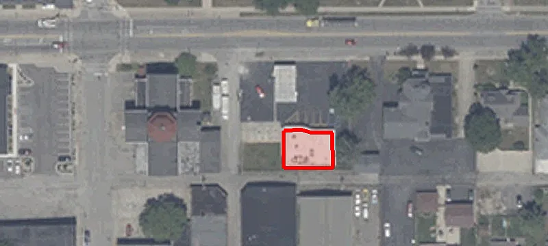 1613 Main St