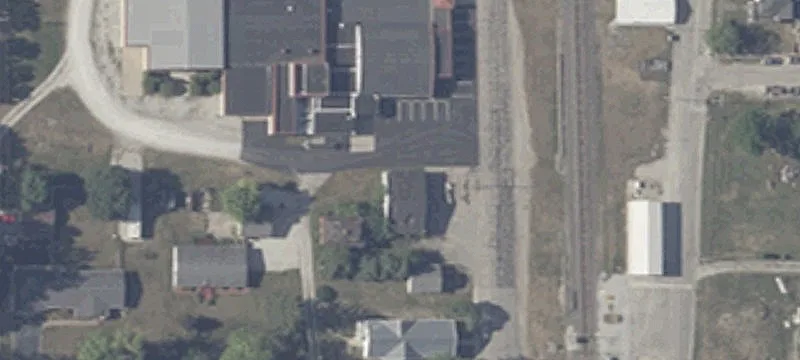 203 En Main St